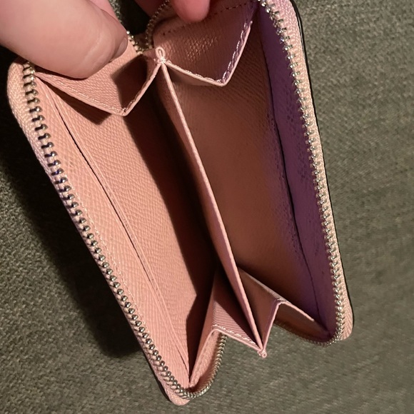 Coach zip around wallet - Picture 4 of 4